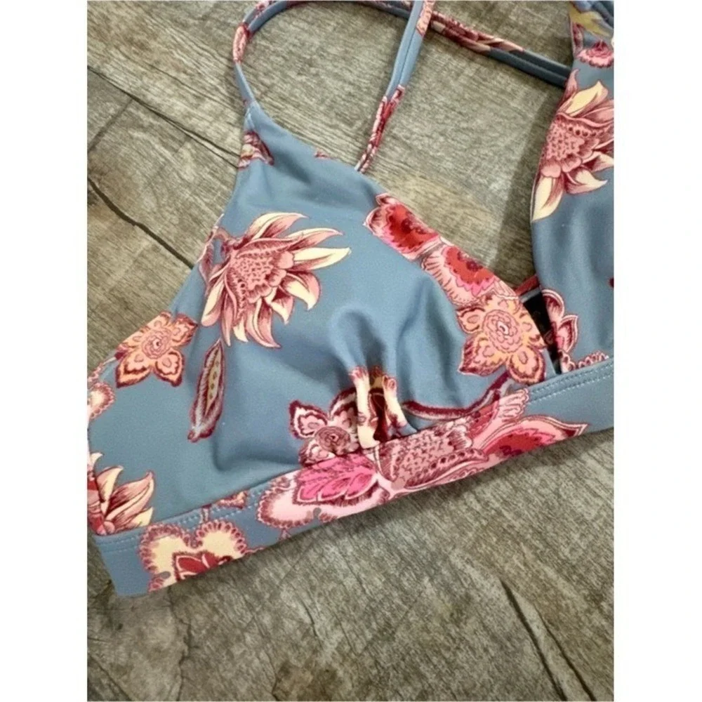 NWT Cupshe Floral Bikini Top –‎ Medium Tropical Deep V Cross Back Swimwear